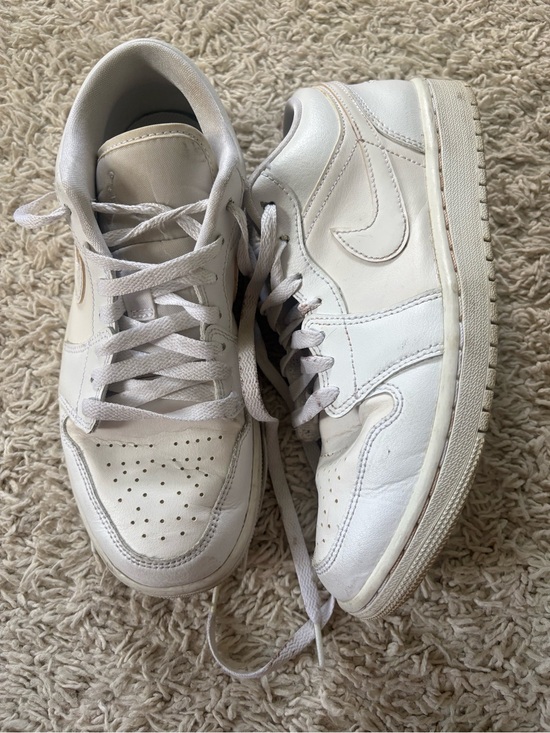 Jordan Shoes - Womens Air Jordan 1 Low